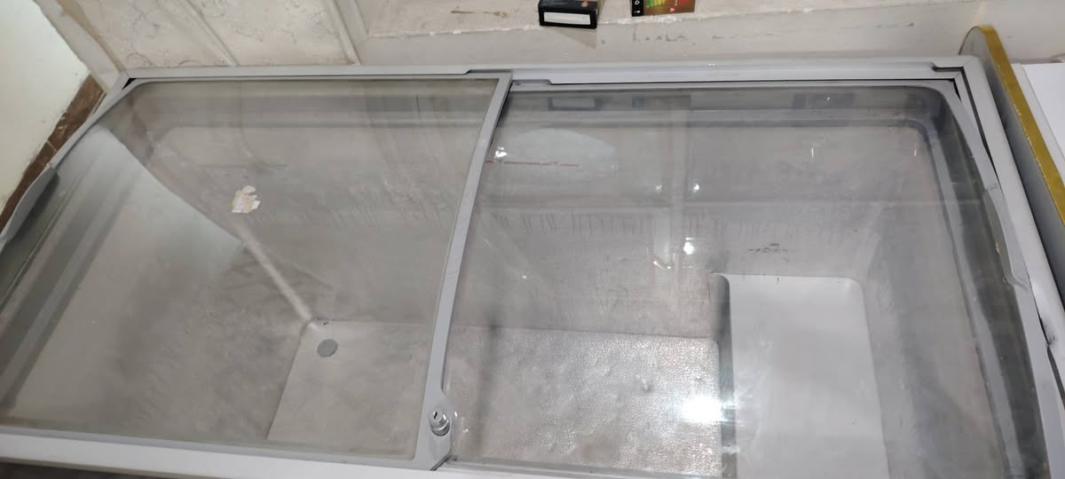 مجمدات عدد ٣ عارضات تجميد ٢ و واحدة مجمدة صغيرة مثل ما موضح بالصور جديدة ١٠٠٪ استخدام ٥ شهور فقط ابيعهن كلهن سوة بسعر مليون و٢٥٠ العنوان بغداد حي الجهاد للتواصل ***********
