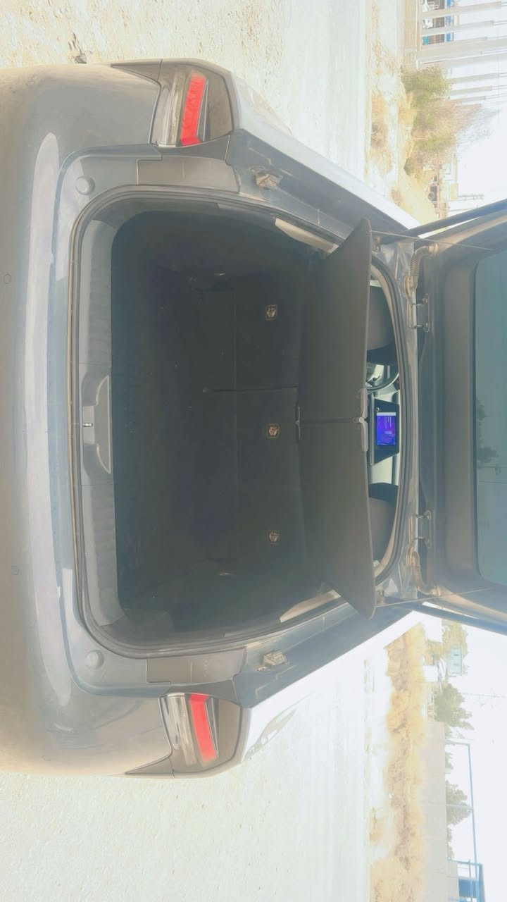 السلام عليكم تيوته بريوس موديل 24 سياره للبيع جديده استعمال شخصي رقم بغداد هايبرت بانزين سياره جديده بمعنى الكلمه 
***********
