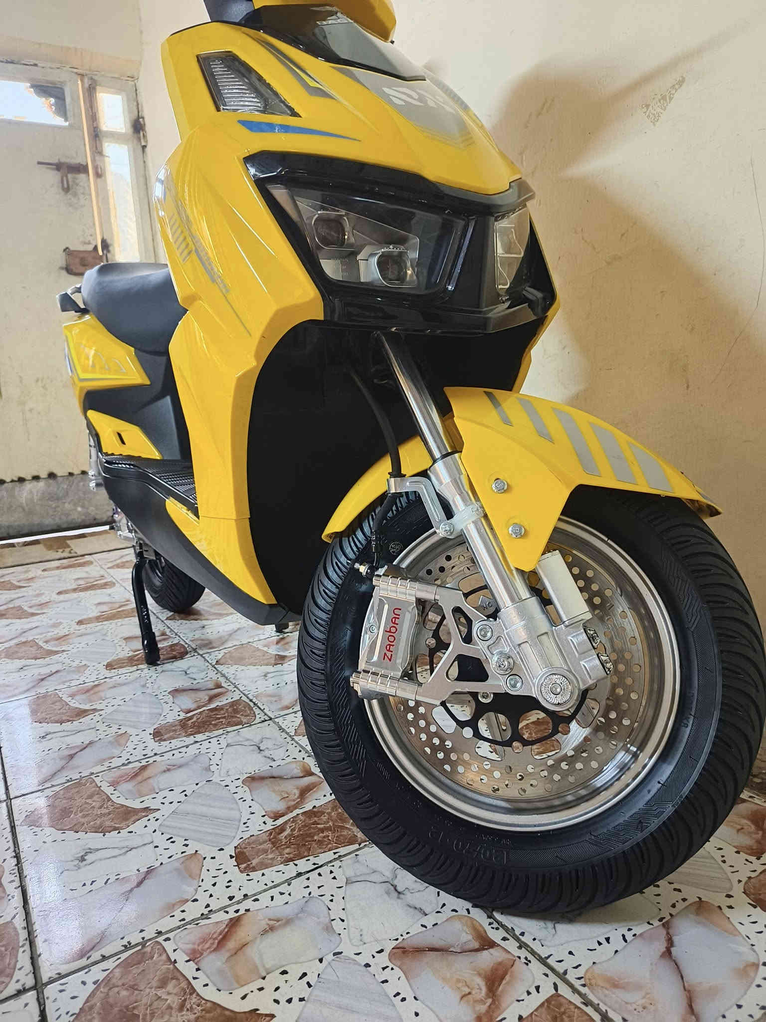 السلام عليكم ورحمة الله وبركاته... 
دراجة شحن نوع سكنس Gt موديل, 2025 بعدهة جديدة اخت الزيرو.... 

ملف 3000W

72v

6بطاريات 35AH  Winlee

3تحويلات سرع 

السرعة الحقيقية 90

تشغيل سويج+بصمة+كارت NFC +جهاز الانذار وقفل الامان

ويل كب رياضي +دبلات امامي خلفي رياضي+هاوزن رياضي ستل ستيل

تايرات حجم 120/90/12 جلاتين

شاشة تاب نظام تحديد الاعطال والتنبيهات

لايت عالي ناصي زنون+سكن لايت لد+سطاب لايت لد+دبل اشارة+هورن+اشاير، يمين يسار

بريكات امامي خلفي دسك هايدروليك نظام، Abs  رياضي

مساحة تخزين واسعة

شاحن ذكي قراءة نسبة الشحن والفصل التلقائي عند امتلاء البطاريات بلشحن

منفذ شحنUsb

السعر 750ألف وبيهة مجال بسيط للشراي

العنوان العطيفية قرب جامع براثا

رقمي ***********
