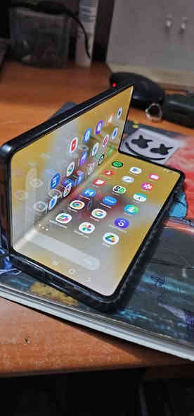 زت فولد ٥ ذاكرة ٥١٢ شرق اوسط دبل سيم كارت الجهاز نضيف كلش بي فطر بلضهر فقط الباقي مكفول من كلشي بدون ملحقات مكاني مدينة الصدر 
السعر ٥٥٠الف قفل نهايتة*********** بغداد
