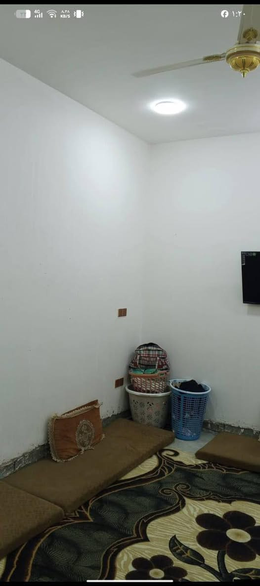 بيت مساحه ١٨٧ متر
مقابل جامع الخناجره 
يبعد عن التبليط ١٠٠ متر
بناء حديث 
غرفتين ٥*٤ والثانيه ٥*٣.٧٥
صاله كبيره 
مطبخ كبير سيراميك كامل 
استقبال كبير 
حمامات واخليه وخارجيه 
الارضيه صب 
نقصه اللبخ الخارجي والواجهه
***********
