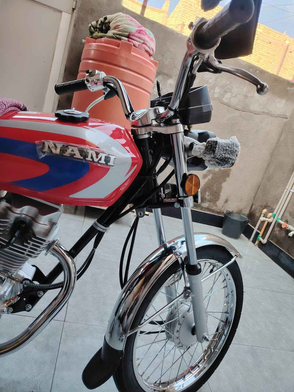 للبيع السعر ٩٠٠ بدون اوراق ***********
