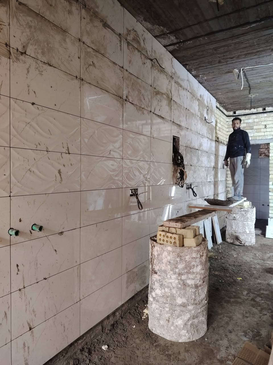 خلفا سراميك وبراسلين ومرمر شغل درجة أوله واسعار تنسب الجميع وستلام مهندسين ***********
