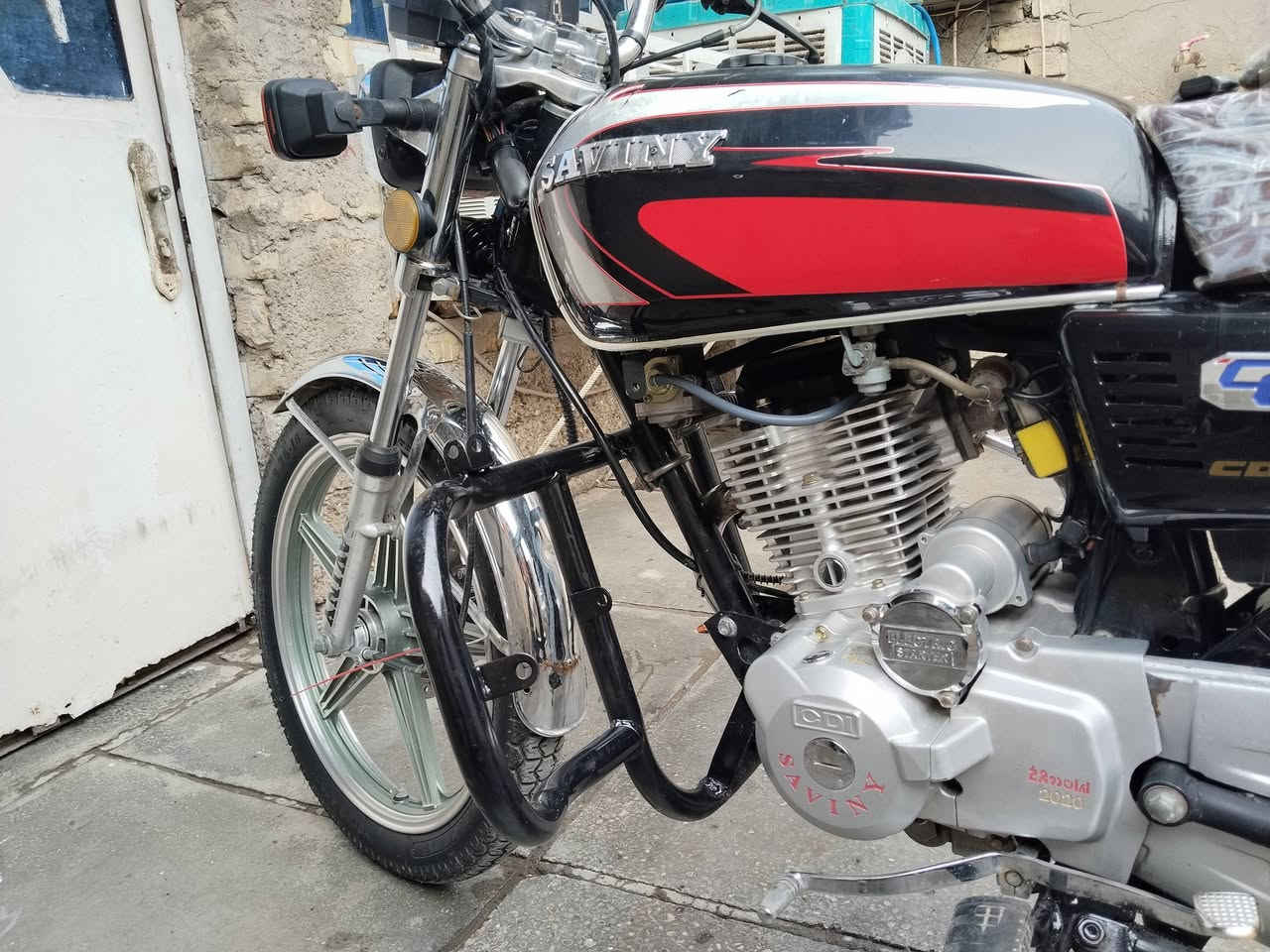 للبيع دراجه سيفيان موديل 19 دراجه كامله اوراق وكمرك مدفوع مكفوله من تنقيص ودخان شادلها زوج تايرات ودبلات خلفيه ودسكات جديده والباقي وضع الشركه عنواني بغداد حسينيه مال راشديه السعر 500 وبيها مجال ***********
