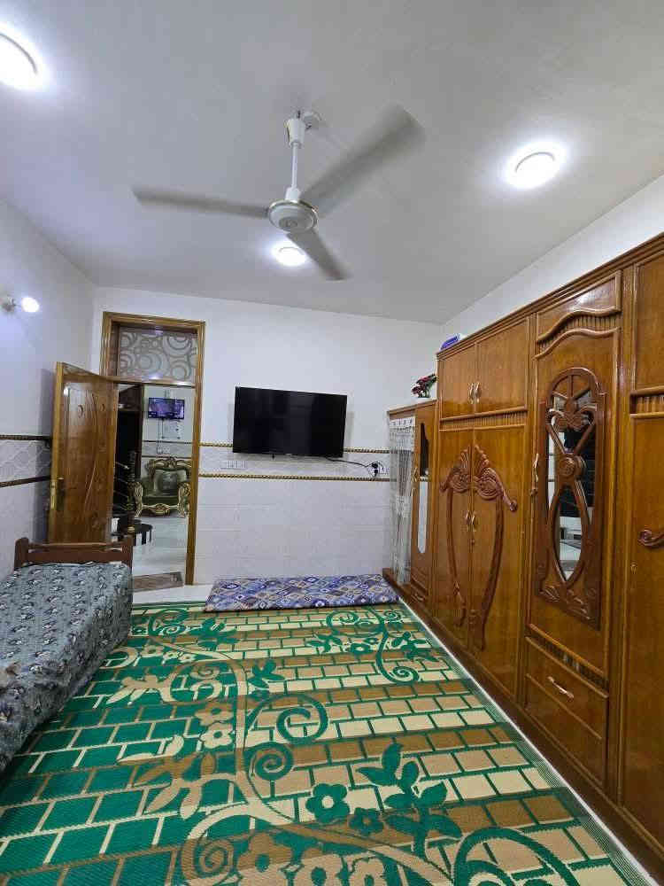 دار للبيع مساحه 200م 
طابو زراعي سند 25 
الطابق الاول 
غرفتين نوم.   هول.   استقبال.   مطبخ.   مجمع صحيات داخلي وخارجي.       كراج سياره 

الطابق الثاني 
غرفتين نوم.     هول.     مجمع صحيات.   

السعر 135وبيه مجال.   بيع مستعجل 

بناء حديث  طابوك.  صب كونكريت.    عرض الشارع 8م
بابل ورديه داخل قرب الأمام سيد موسى 
***********
