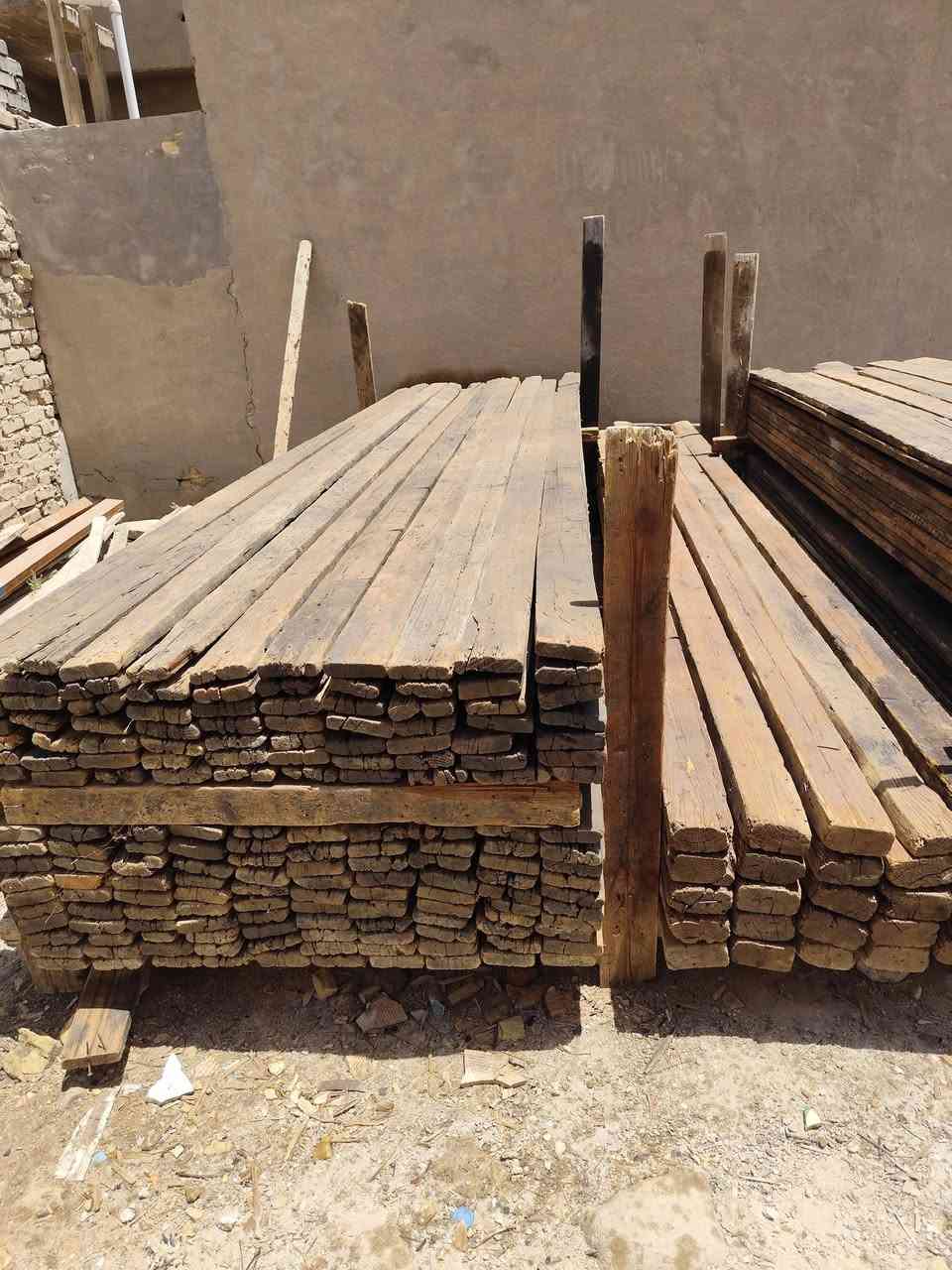 قالب خشب مستعمل للبيع 12مكعب مناسب جدا العنوان بابل هاتف ***********
