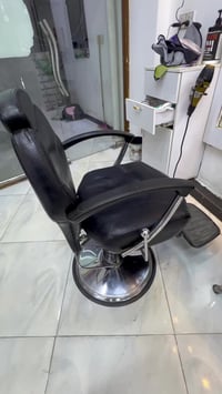 كرسي حلاقه • بابل القاسم • قابل تفاوض