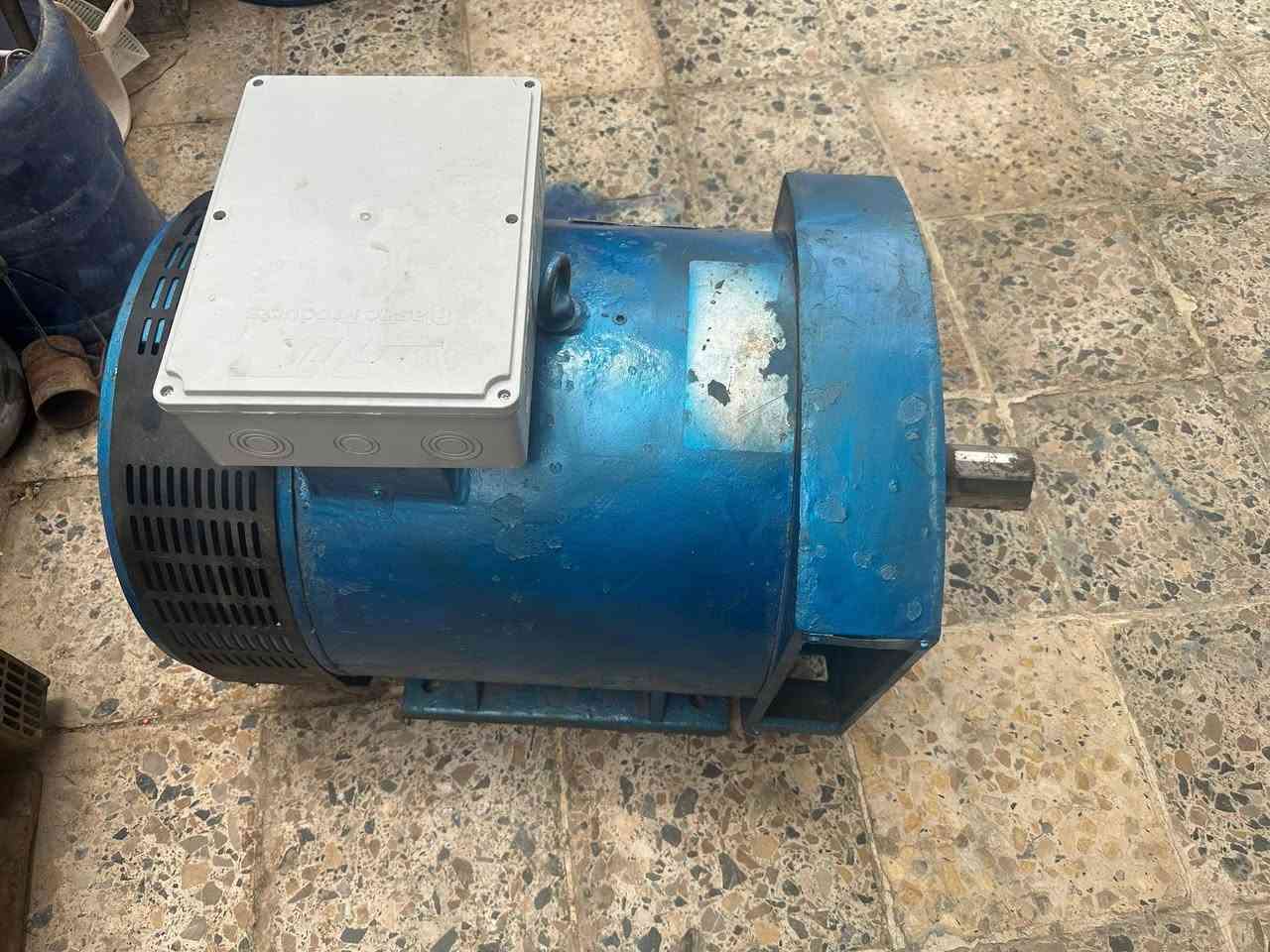السلام عليكم
توليد عدد 2
لواحد 40kv لون اخضر دبل بوربرن كزايتر
وثاني 50kv لون ازرق هم دبل بوربرن فحمات 
مكفولات ع شغل ونظيفات 
الاستفسار والاتصال 
***********
***********
