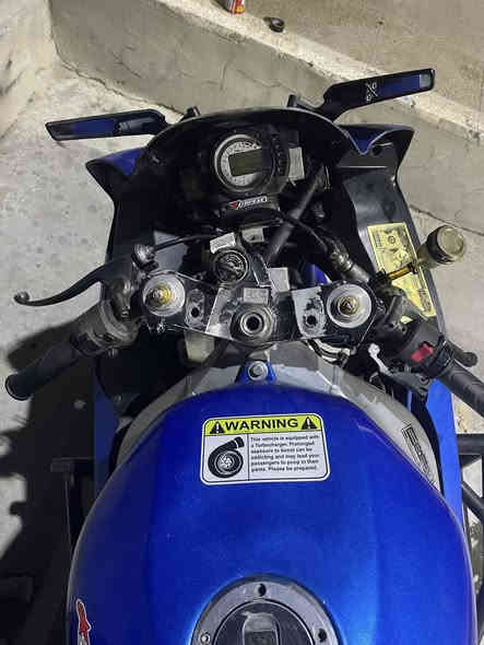 سلام عليكم 
كاوسكي 2004 لبيع دراجه مفتوحه
بيهة دبل رياضي
دروعه اصليه
منضومه زنون اصليه
قطعه تتركب على صالنصه كاربون فاير اصلي 
دهن اصلي مي زيتي دراجه كامله
نقصه دشبول ارقامه مختفيه فقط (يعني عاطل )ويصلح
رقم(***********) موجود واتساب
مكاني (زعفرانيه)🍂
