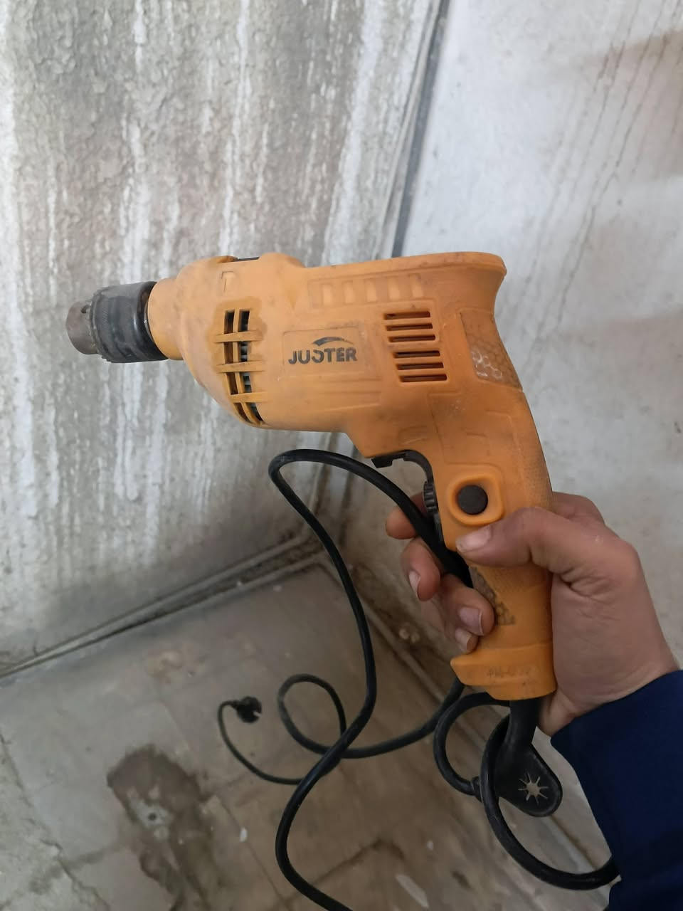 🔥 بيع أغراض مستعملة + شبه جديدة بأسعار فرصة 🔥
أدوات منزلية وكهربائية وأجهزة متنوعة — الكمية محدودة
📦 عدة الصبغ الكاملة (عرض مميز)
تحتوي على:
✅ مكينة سنفرة كبيرة
✅ مكينة سنفرة صغيرة
✅ كتالوك ألوان المرجان
✅ مالج ستن عدد (2)
✅ شفرات عدد (2) بأحجام مختلفة
✅ سل ستيل أصلي
✅ فرش صبغ عدد (3)
✅ قناع حماية
✅ جنطة كاملة
💰 السعر فقط: 125,000 دينار
🔧 الأجهزة والأدوات المتوفرة:
🔹 دريل تثقيب جدران — 15,000 د.ع
🔹 دريل تنكير جدران أصلي (استعمال قليل جداً) — 35,000 د.ع
🔹 مكنسة كهربائية (استعمال مرة واحدة) — 50,000 د.ع
🔹 مكينة غسل زوالي وتخومة (استخدام خفيف جداً) — 100,000 د.ع
🔹 عربانة حجم وسط — 25,000 د.ع
🔹 مسدس طلقة عدد (2) — الواحد 5,000 د.ع
🔹 مبردة شحن — 15,000 د.ع
🔹 كامرة مراقبة أطفال جديدة مع كامل الملحقات — 15,000 د.ع
🔹 فارة غسل شحن — 15,000 د.ع
🔹 مكينة لحيم Parkside ألماني — 15,000 د.ع
🔹 طيارة درون كامرة مع كامل الملحقات — 25,000 د.ع
🚚 توصيل إلى جميع محافظات العراق
💵 أجور التوصيل: 5,000 دينار فقط
📞 للحجز والاستفسار:
***********
⚡ الأسعار مناسبة والبيع للأسبقية — احجز قبل نفاذ الكمية!
