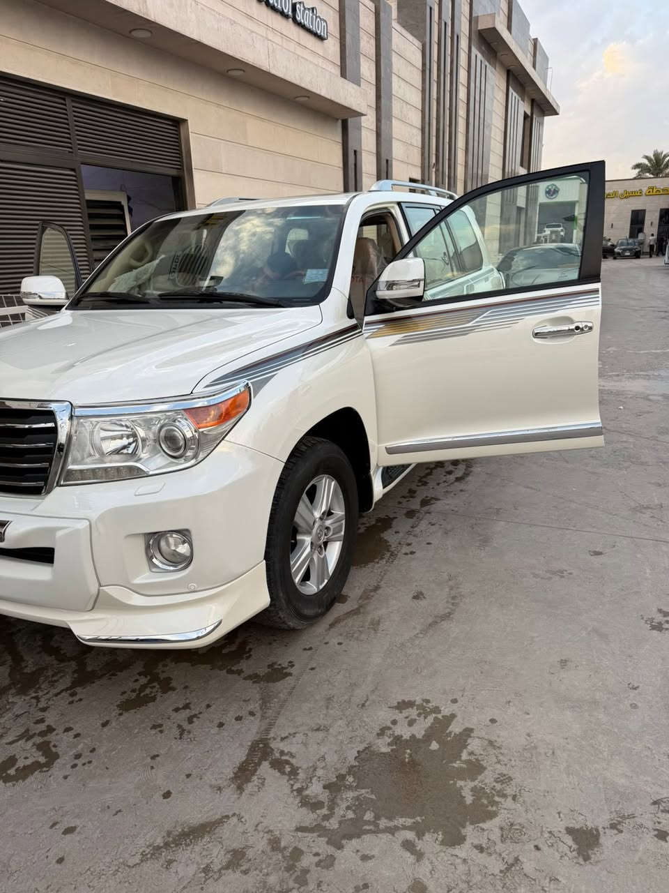 لاندكرورز 2014
كفاله من الضربه والصبغ 

ممشى قليل

تخم تاير

صدر جديد 

مكينه6 سلندر 
السياره بحاله الوكاله 

السعر 4شدادت قفل

مكاني بغداد المعامل 

‭0770 567 5410‬
