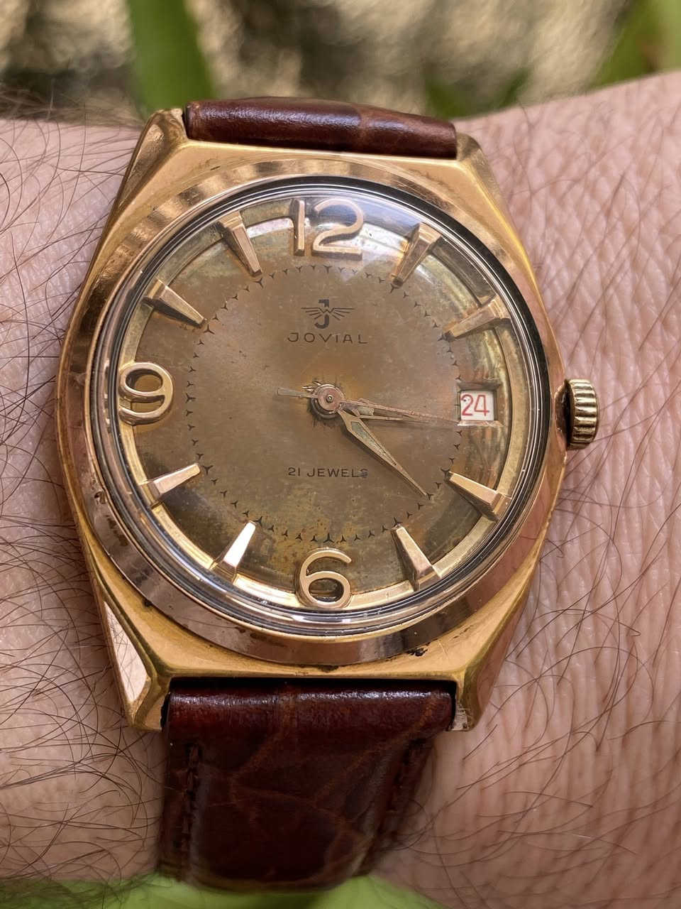 جمال الفنتج المخزن 

جوفيال سويسري اصلي 

نصب تكويك 

طرة ذهب 

تعمل بكفاءة عالية

مينا جدا مميزة 

نظافة تامة

طلاء ذهب 

تاريخ يومي 

مقاومة للماء 

زجاج مقاوم للخدوش

دكمة اصلية معلم جوفيال

سير مستبدل جلد اصلي 

القطر ٣٤

السعر  ٨٥  الف 

يوجد توصيل لجميع المحافظات 

***********
