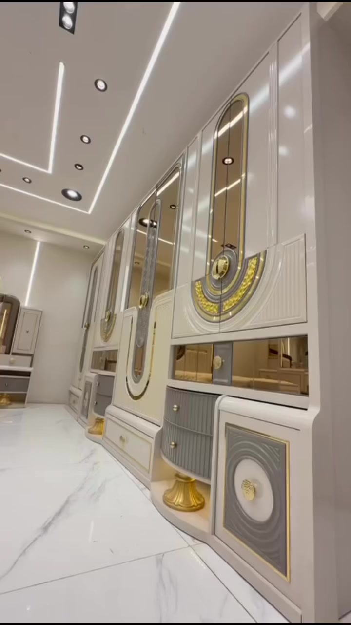 *موديل         بليكهام        الجديد*
تركي درجه اولى معمل دافنس 

❇️ 11قطع         
❇️ قياس الكنتور مع الملحق 380سم 
ارتفاع 240سم  عمق الكنتور 60سم 
❇️ برغي وچوي حديد
❇️ارتفاع السرير 170سم 
❇️ اناره بل بل كنتور 
❇️ إناره بالكومديات  
❇️ اناره بل ميز تواليت 
❇️ميز بلازمة
ضهر بلوك/ سرير مخزن 
قياسات ضخمه 
 سنتر شي كلشي


**إذا كنت صاحب هذا الإعلان وتريد حذفه لأي سبب، رجاءا أرسل رسالة إلى الدعم الفني**