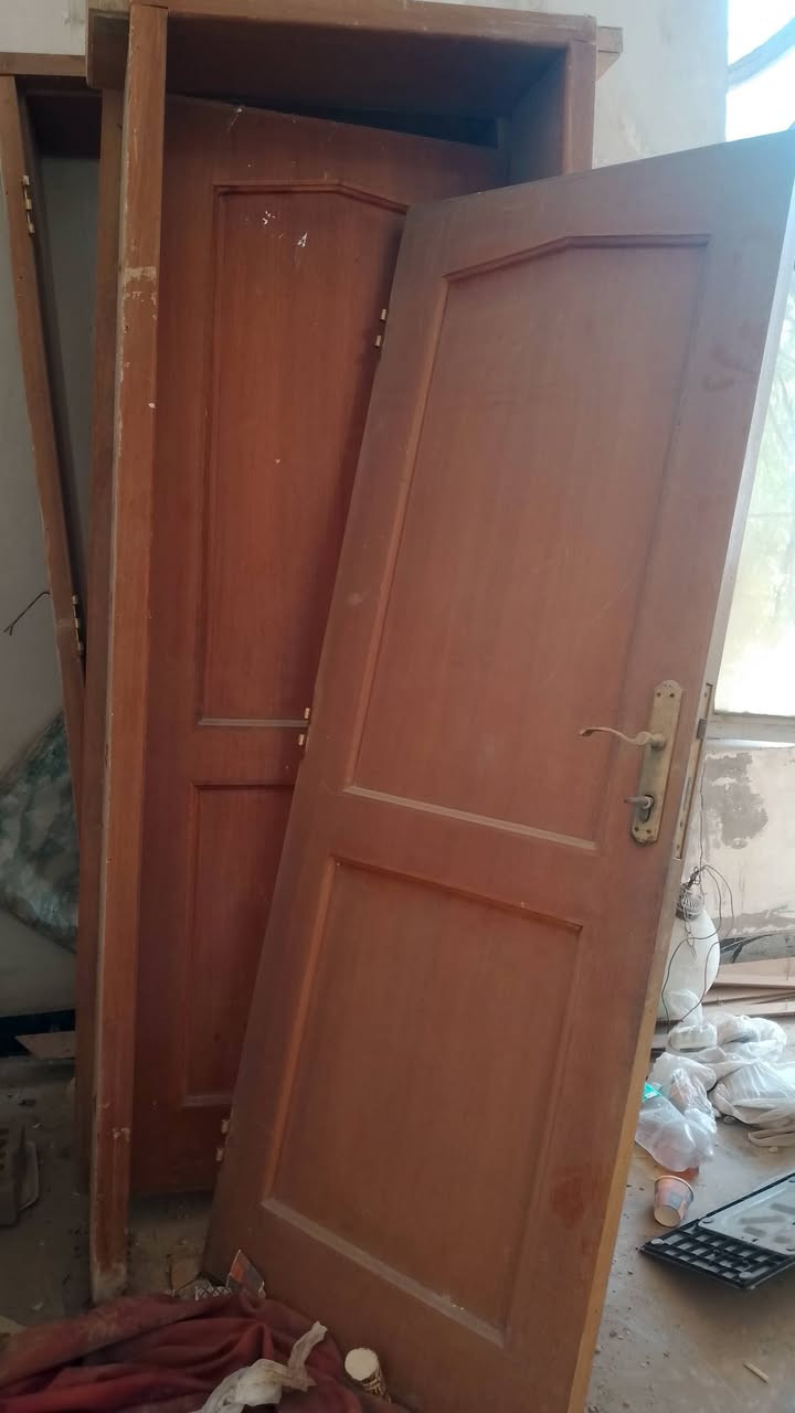 سلام عليكم بيبان خشب الثقيل كاملات مع الجراجيب المكان بغداد الشالجيه السعر خاص او ***********فقط واتساب

