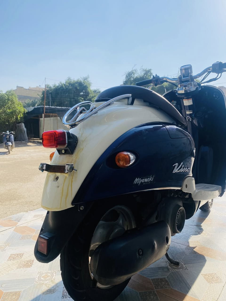 دراجه مصريه جديده حاويه كارتون صاله  شهر طالعه حاويه البيع كفاله. شرط. الفحص شراي. اتصل ***********
