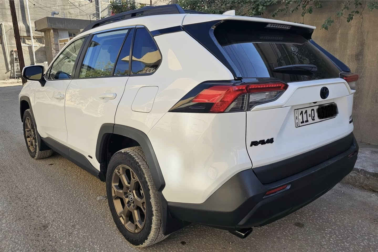 السلام عليكم و رمضان كريم
راف فور 23
حادثها بسيط وصور الحادث مرفقه بالمنشور
بدون دواخل
رقم بغداد بأسمي 
ماشيه ٢٨ الف ميل
السياره جديده وجاهزه ومناقصها شي
مكاني بابل _الحلة
السعر 270 وبيها مجال

+964 780 136 1585

0781 993 6902
