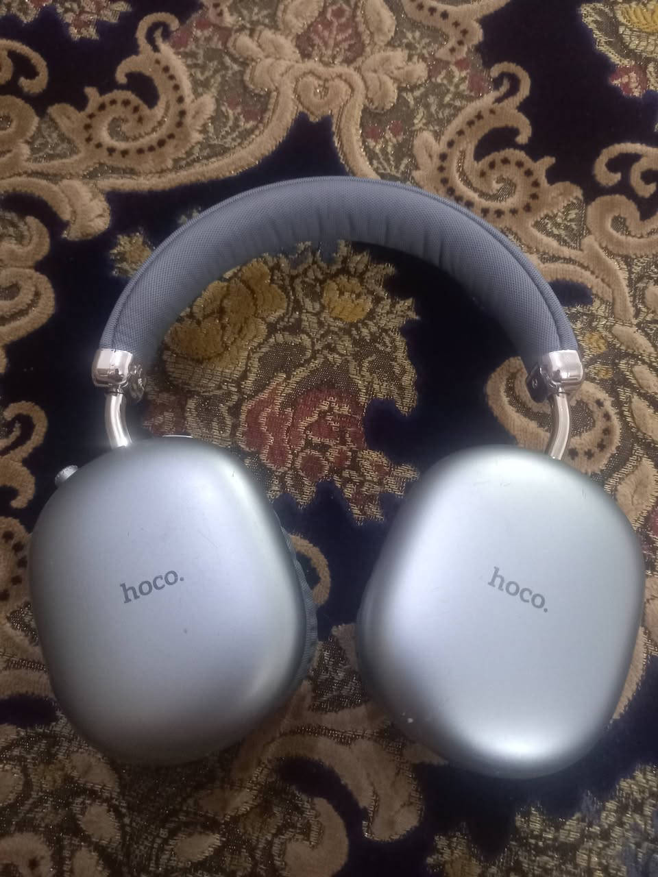 السلام عليكم سماعات hoco للبيع بسعر 15 الف للتواصل واتساب ***********
