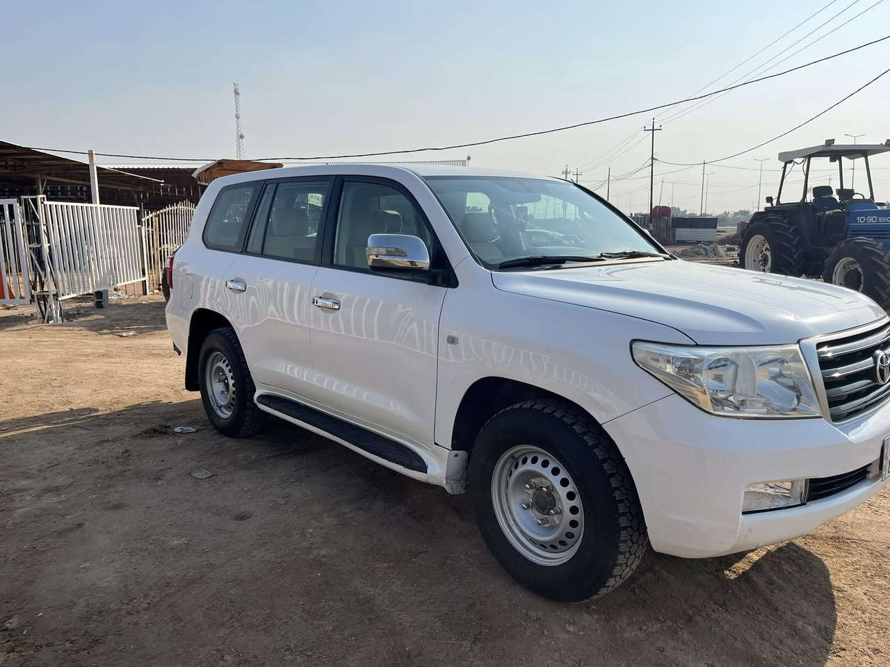 للبيع لاندكروزر موديل 2011 مكفوله كفالة عامه كير عادي ٦سلندر السعر 260بي مجال ***********
