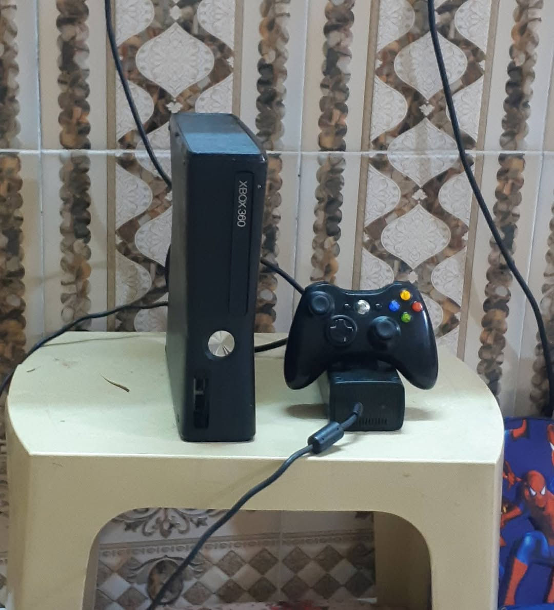 سلام عليكم اكس بوكس 360  مع يده عدد 1
 سعره 100 قفل شراي يخابر ***********
مكان كركوك تازة، متوفر توصيل مجاني لحد فلكة المحافظة الجديدة.
