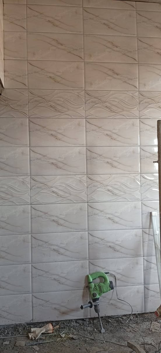 السلام عليكم الي محتاج خلفه سيراميك اني متفرغق حالين داخل القائم الرقم ***********
