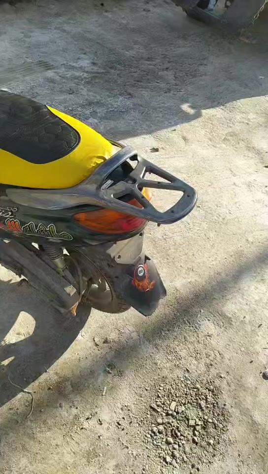 السلام عليكم دراجه اكزز لبيع الدراجه كله شغال مكينه ناعمه السعر 275وبيه مجال المكان حله بكرلي الرقم ***********
