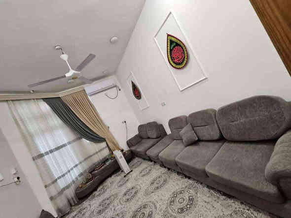 #اعلان

🏠 بيت للبيع – فرصة مميزة

📐 المساحة: 83 متر
📄 الملكية: إقرار محكمة
📍 العنوان: حي الذهب – خلف طاقة حي الحسين، قرب سوق الصيادين

🔹 تفاصيل البيت:
▪️ يتكون من طابقين
▪️ الطابق الأول: براني، صالة، مطبخ، صحيات
▪️ الطابق الثاني: غرفتان مع صحيات
▪️ بناء كونكريت مسلح للطابقين

💰 السعر: 62 مليون (قابل للتفاوض البسيط)

📞 للاستفسار والتواصل:
***********

✨ سكن عملي بموقع حيوي وقريب من الخدمات ✨
