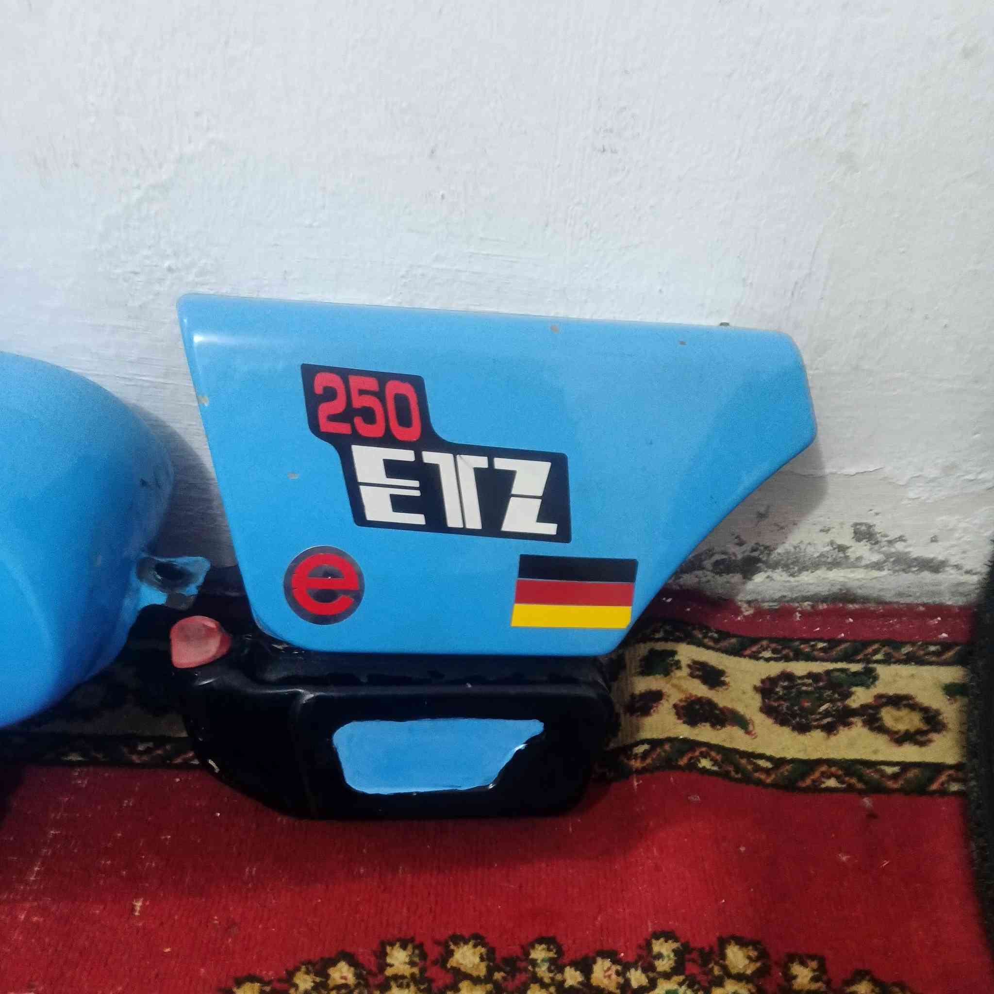 للبيع لون سمائي بسعر جدن رخيص 180الف بي مجال لا فطر ولا لحيم ولا معجون مكاني ديالى بلدروز ***********
