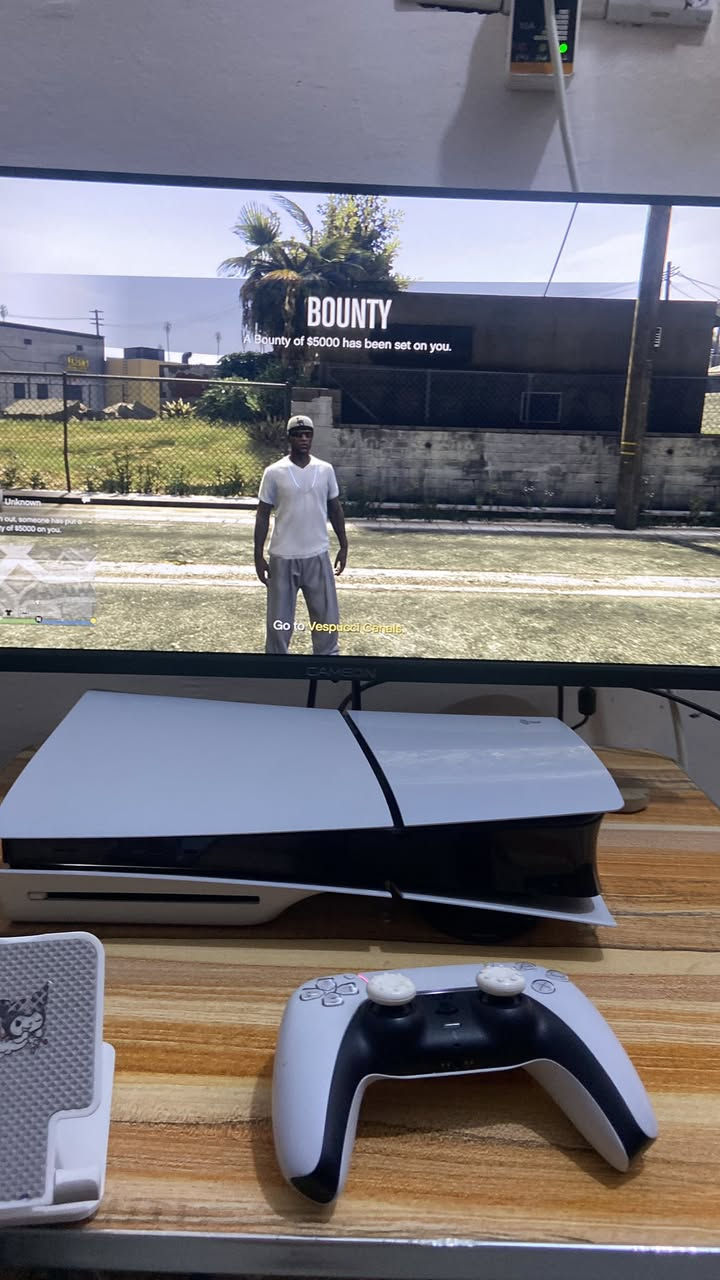 سلام عليكم بلي5 سلم 1 تيرا البلي جديد بمعنى الكلمه استعمال بسيط كلش وكامل ملحقات . مراوس بـ اكس بوكس سيريس اكس راس براس 
ملاحضه: مراوس فقط ما ابيع والبلي بدون اقراص ولا العاب
مكاني البصره العشار 
رقمي ***********
