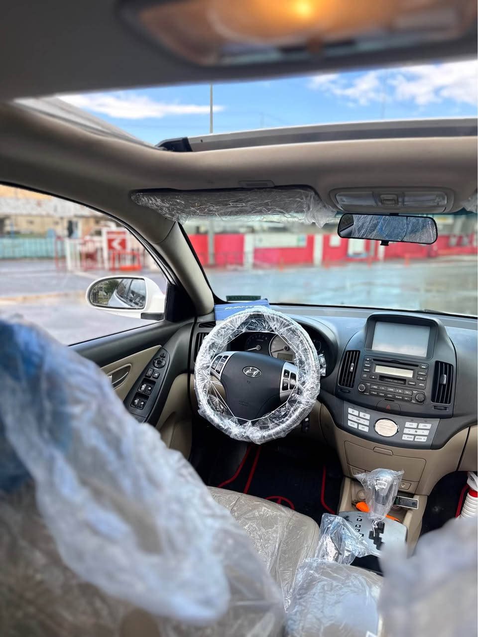 ﷽
بەناوی خوای گەورە 
ئاڤانتی مۆدیل 2008 
سەیارەکە جایزە و کامل مەسروف کراوە 
سەیارەکە توند و تۆڵە بێ تەقە و رەقەیە  
سەیارەکە ناو پاکەتە   
گێر و مەکینە و سەقفی بەشەرت
  0751 546 9565 📞 رانية, السليمانية
