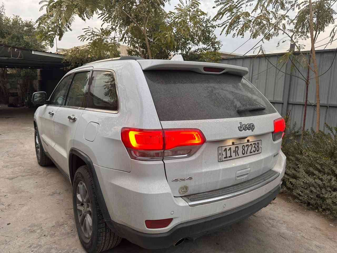 سلام عليكم جيب موديل ٢٠١٤ خليجي فول مواصفات الاخير رقم بغداد الجديد ماشيه ١١٨ كيلو قابل للزياده مكان السياره بغداد حي الجهاد السعر ٢٤٣ ورقه وبيها مجال معقول للشراي 
***********
