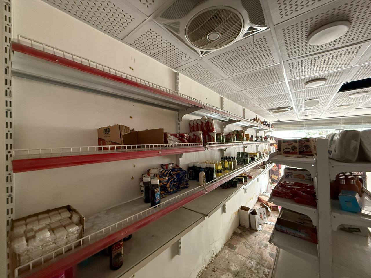 السلام عليكم رفوف للبيع مكاني بغداد الاعظمية للتواصل الاتصال على الرقم 
***********
