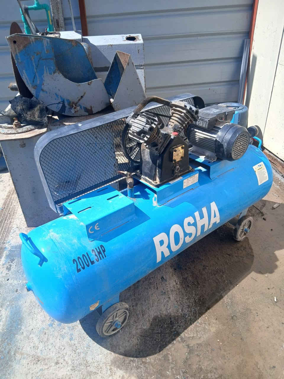 كبريسر ٢٠٠ لتر للبيع ***********
