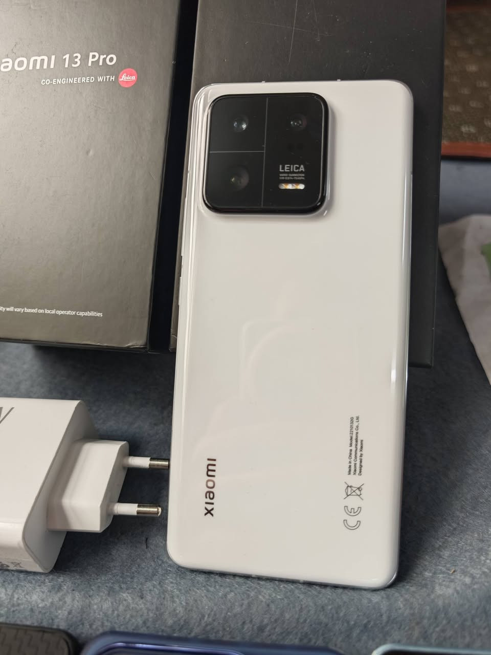 #السعر 490 الف
جهاز للبيع Xiaomi 13 pro
شاومي 13 برو 
الفئة العليا بدون حرف T
 (عملاق شاومي الي نزل بـ2023
الجهاز مواصفاته عالية معروفة شوفوها بالنت اذكر الكم جزء منها)
- الذاكرة 512 كيكا الرام 12 ويتوسع من النظام 12+16 يصير الرام 28
- معالج الجهاز Snapdragon 8 Gen 2
- البطارية 4820 شحن 120 واط سريع جدا 💥 بربع ساعة يشحن من الـ 0 لـ 80
- اول جهاز بشاومي يحمل كامرة لايكا الالمانية  العملاقة بالتصوير⚡ ثلاث كامرات 50 ميكا وعزل البورترية بيها عالمي 
-  دبل سيم كارت والشاشة 120 هرتز بدقة +WQHD و يشغل الالعاب باعلى دقة منها لعبة البوبجي 120 فريم 
- 🟥 الجهاز استخدامي شخصي ونظيف جدا بنسبة 100% وبي مجال قليل واني اشتريته #بمليون و 100 حتى وصل الشراء موجود ويا
و كامل ملحقات شاحنته الاصلية وكيبل الاصلي نفسهم الي اجن بالكارتون + ويا 7 كفرات هدية
-  العنوان كركوك حي العسكري رقمي ***********
