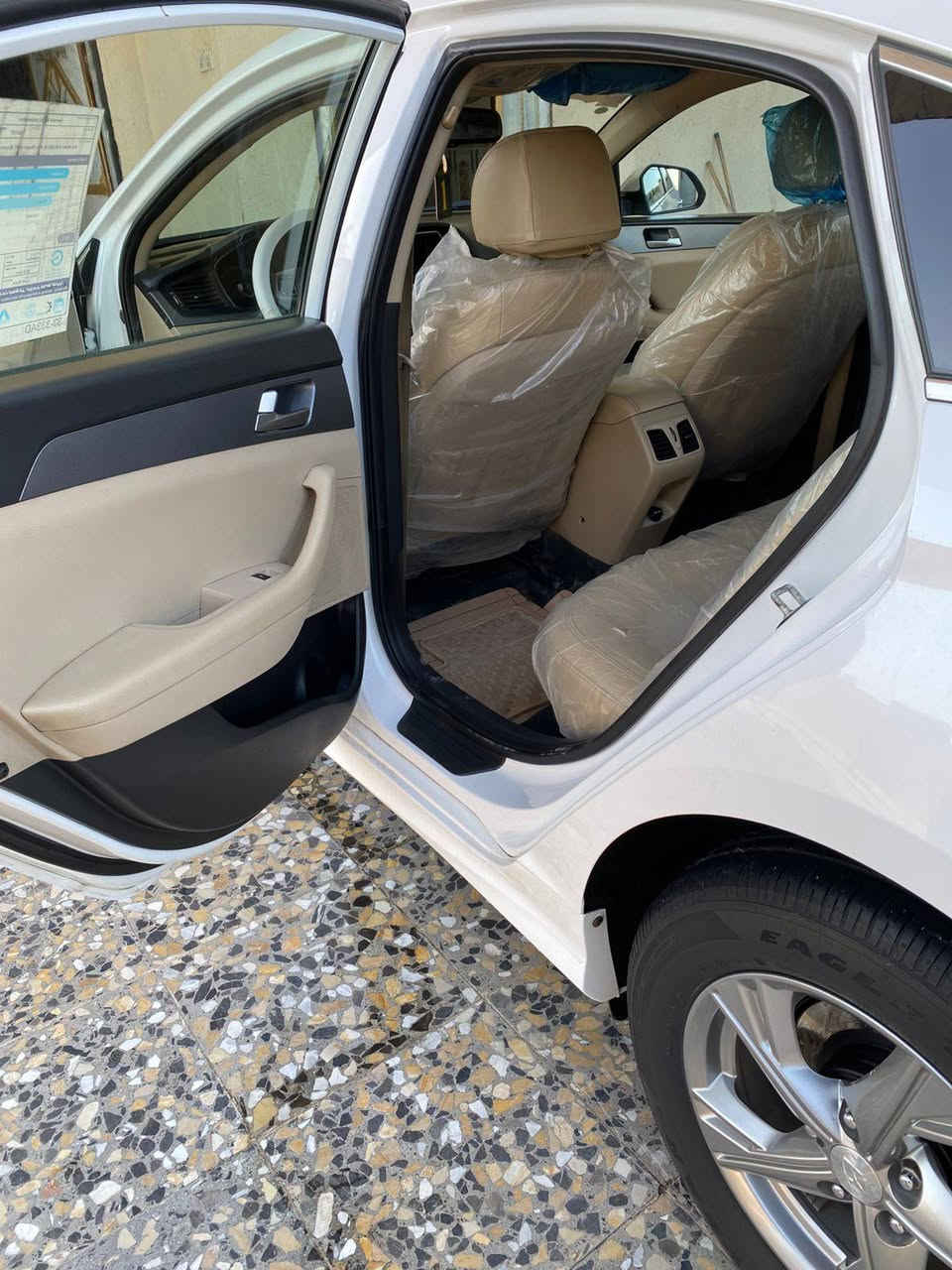 سوناتا 2019 خليجي بسمي  صور سونار مجوده مكينه 2400 كير كفاله حداد جديده تبريد شفتات سرعه كامره خلفيه سياره جديده ومانقصه شي سعر 165 وبيه مجال مكاني البصراه خور زبير  رقم ***********
