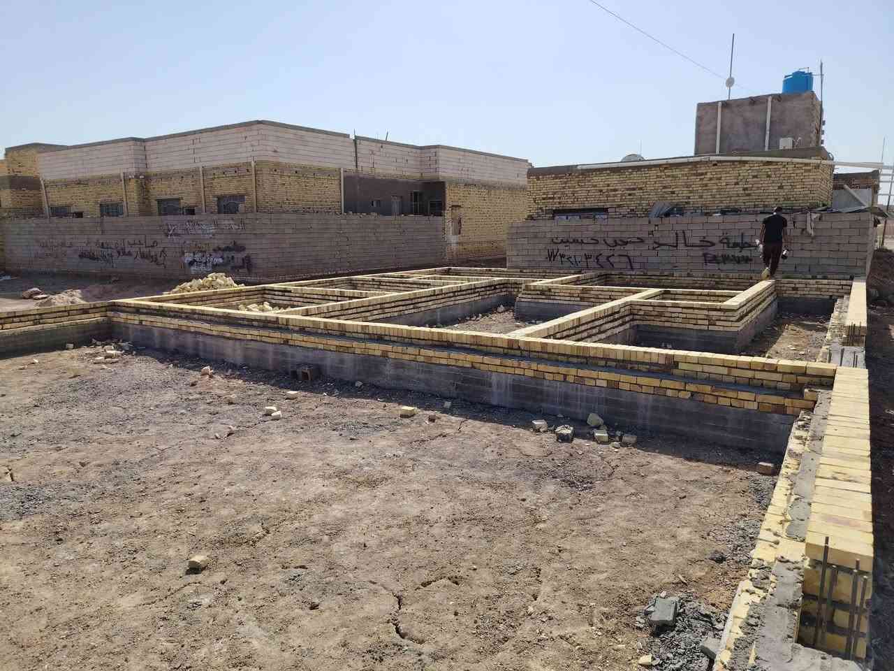 السلام عليكم
بتلو للبيع مساحه ٢٥٠ مساحه البناء ١٥٠ و١٠٠ كراج وحديقه صب وطابوك درجه اولى عقد الارض ٢٥ البتلو ركن شارع الرئيسي ١٠ متر ولفرعي ٧ متر طول القطعه ٢٠ ولعرض ١٢.٥ موقعه حي التجار قرب بيت وميض الكصاب ماي وكهرباء بصفه 
***********
***********
