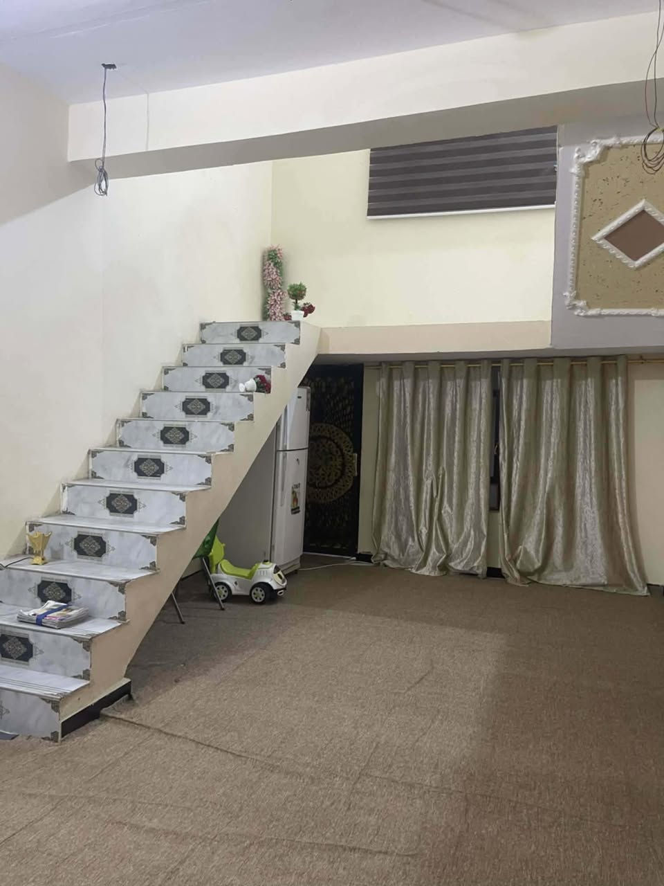 بيت للبيع  سعر مناسب حي جسوم مساحه200 متر بناء طابوك ورباطات جاهز من كلشي البيت ما شاء الله
يتكون من غرفتين وصاله ومطبخ وبراني 
للاستفسار الاتصال ع الرقم ***********
@الجميع
