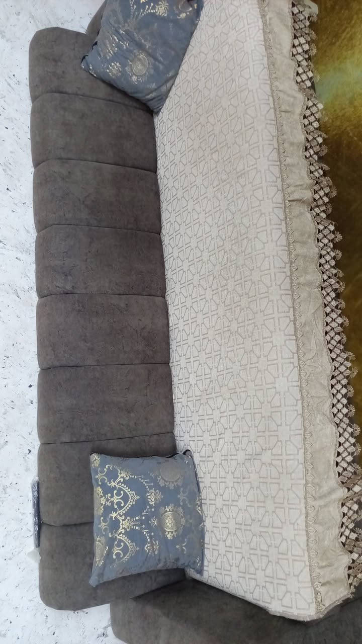 للبيع تخم 10مقعد جديد وتكمه وثكيل لا دايس ولا مشكوك ولا اي شي بعده عله وضعه حيل نضيف مكان بغداد البياع الشهداء ***********
