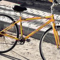 بايسكل للبيع نضيف سعره 90 الف وبي مجال  الرقم 07800070804