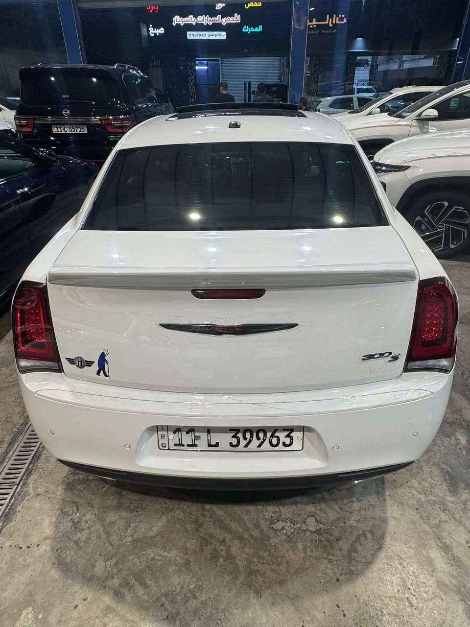 السلام عليكم شباب 

الموديل : 2023 . (خليجي) . 
العداد   :  ( 10.000 ) 
المحرك : V6 . 3.6L . 

السعــر ( 42 الف $ ) 
 

المواصفات :
* الواجهة الأمامية SRT. 
* پانوراما . 
* رادار مع مانع تصادم . 
* نقطة عمياء . 
* حساسات امامية . 
* مصابيح امامية زنون مع LED . 
* ويل قياس 20 أنج . 
* حساسات امامية .
* حساسات خلفية . 
* شاشه كبيرة مع نظام ملاحة نفكيشن GPS .
* سستم صوت الپاين مع سماعات بريميوم .
* مقصورة الركاب من الجلد الفاخر .  
* مقاعد أمامية كهربائية عدد 2 . 
* ذاكرة لحفظ وضعيات الجلوس (ميموري) . 
* مقاعد أمامية تبريد وتدفئة . 
* مقاعد خلفية تدفئة . 
* تشغيل عن بعد . 
* ستيرن كهربائي . 
* تدفئة ستيرن . 
* محدد سرعة . 
* تلفون بلوتوث . 
* كاميرا خلفية .
* مرايا متحسسة للاضاءة العالية .
* كير شفتات بالستيرن . 
* دخول ذكي (بصمة) .
 
بغداد تحويل مباشر 
مكان السيارة بغداد 
زيونه قرب ملعب الشعب 

تفاصيل اكثر ع خاص او اتصال 🥇

التصال ***********  $  ***********
