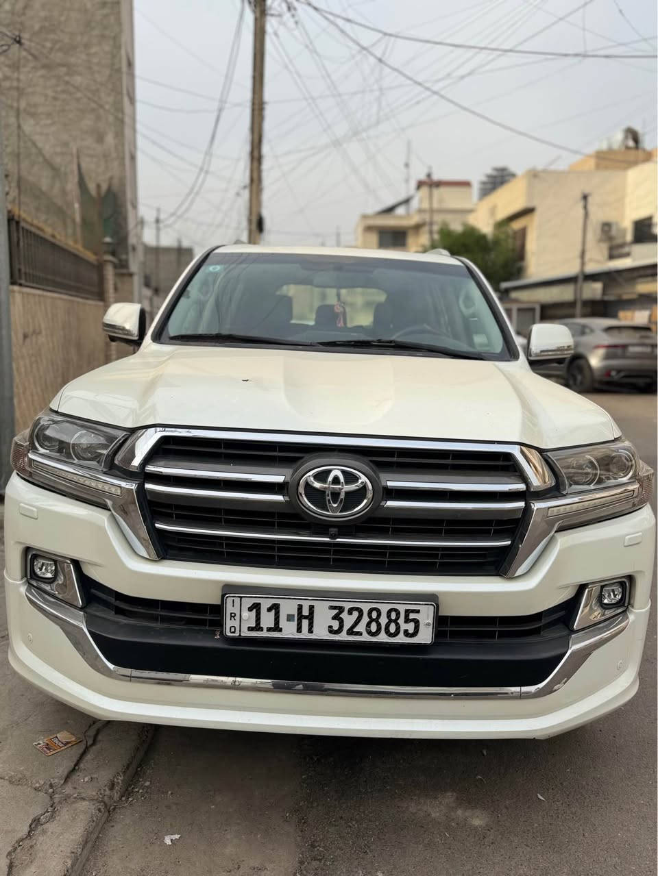 بسم الله السلام عليكم
للبيع لاندكروز موديل 2020 
فول مواصفات بريم اصلي ✅

المواصفات 
1 كشنات كهرباء 
2 داخل قرميد 
3شاشه كبيره 
4 ماشيه 100 الف حقيقي 
5 السياره مكفولة كفالة عامة فقط الصندق مبدل ببلادي
6 شاشه وصطيه مال بريم 
7 اربع كامرات 360
8 تشغيل عن بعد
9 محرك 6 سلندر 
10 صندوق كهرباء 
11 لايت زنون
12 تحكم سرعة
13 بانوراما
14 - 6سلندر
15 مكفولة كفالة عامة من الصبغ والبارد
16 فور ويل
17 مري شفط
18 حساس امامي خلفي
19 تحكم ستيرن 
وبعد بيها مواصفات هواي 

السيارة فول 1/1 

عنوان السياره الكراده 
ما متواجد بلفيس اتصل وبيك خير وتدلل واتساب هم 
موجود 
تحويل مباشر باسمي السياره ✅
السعر 540 ورقه يعني 5 شدات او 40 ورقه
*********** بغداد, العراق
