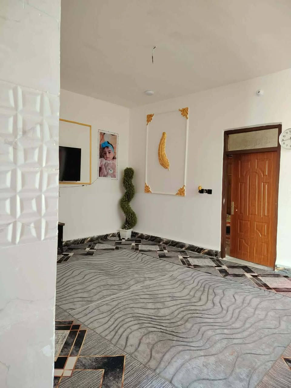 بيت زراعي. سند 25للبيع في حي الامين مساحته 150 يحتوي على غرفتين وصاله واستقبال ومطبخ وطارمه حلوه البيت جديد بناء هذه السنه نزلت الساده الفؤاديين قرب عمود 622 سعره 45 وبيه مجال. 
للاستفسار مراسلة صفحة او الاتصال  ‏‪***********‬‏
