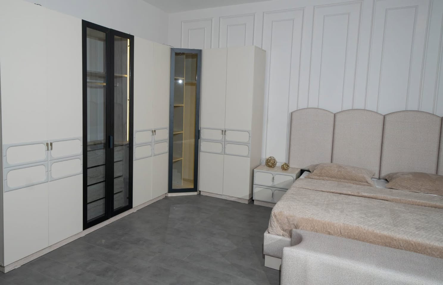 🛋️ موديل برنس زاوية
 • عدد القطع: 11

المميزات:
 • ✅ الشازلونه بشكل جديد
 • ✅ إنارة بالمرآة قيافة
 • ❇️ ضهر بلوك
 • ✅ المصنع الأصلي
 • ✅ قياسات ضخمة
 • ✅ إنارة بالكنتور
 • ✅ إنارة بميز التواليت
 • ✅ سرير ثلاثي

📩 للطلب أو الاستفسار: راسلوا الصفحة أو تواصلوا عبر الرقم:
📱 *********** (واتساب متوفر)

⸻
