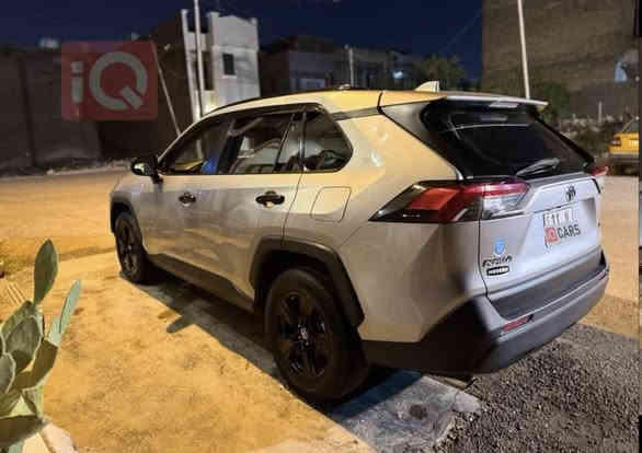 السلام عليكم راف فور ٢٠١٩ وارد امريكي ماشية حاليا84,000كيلو متر ضرر امامي مواصفات معروفة من الصور جهازة من كلشي كير محرك صدر تايرات بدون نقص رقم وهزه جديد بأسمي مكان بغداد للاستفسار
***********  السعر $185 وبيها مجال بسيط
