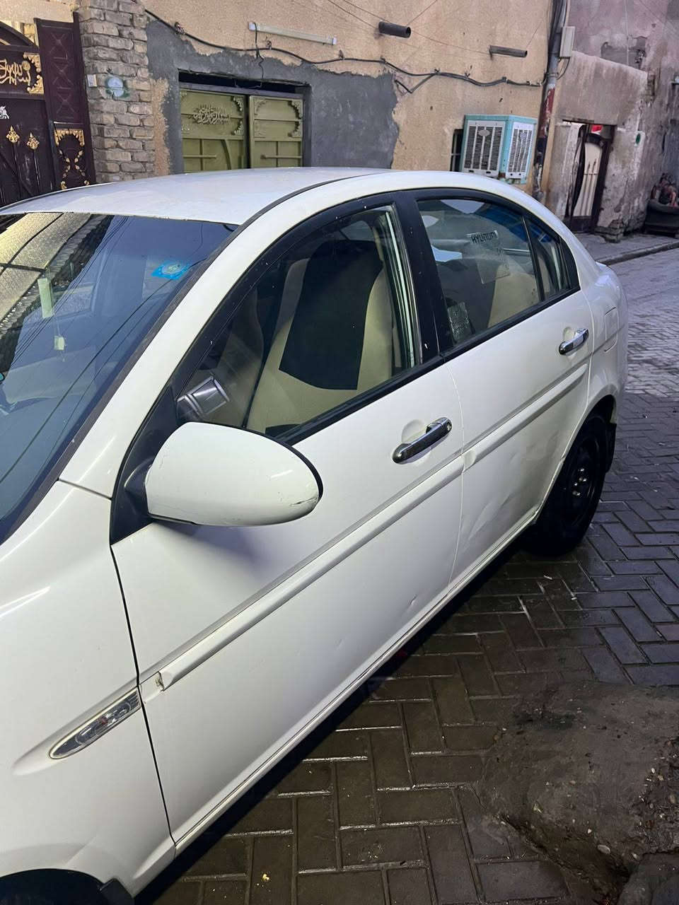 السلام عليكم سياره اكسنت موديل 2009 سياره مبدل بيهه باب خلفي فقط سياره مكينه 1400 ومثل ما شوفون سياره كدامكم موضح صورهه  سياره حلوه وخير من الله صدر حداديه كلهه نضيفه باتري جديد وتجي وشوف بعينك سياره بسمي رقم انگليزي جديد تحويل ثاني يوم  العنوان بغداد مدينه الصدر السعر 80 وبيهه مجال 
رقم الهاتف:***********
