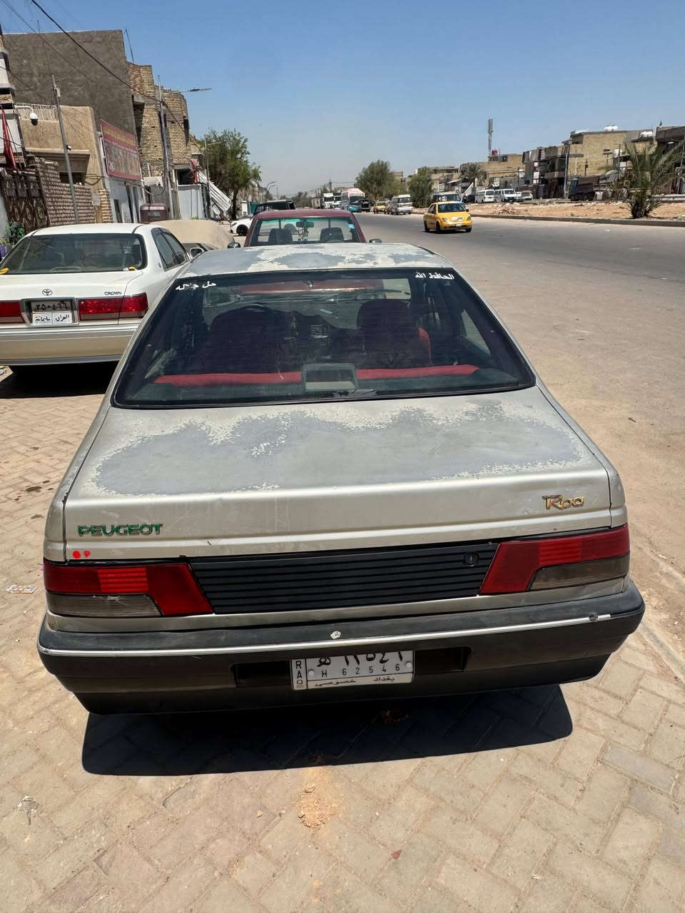 السلام عليكم بيجو روى 2009 بأسمي السيارة رقم بغداد..... تبريد شغال محرك كفالة (الجراد الي بيهة مثل ما موضح بالصور) تخم تايرات جدد دوشمة جديده نظافة الغرفة مثل ما تشوفون بالصور السيارة مكفولة من محرك وشواصي 
سعرها 26ورقة وبيها مجال عنواني بغداد حي اور  وهذا رقم تليفون (***********)
