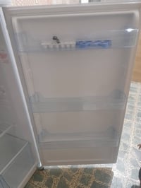 ثلاجه اخت الجديده حته الكارتونه مالته موجوده  الحجم الجبير للبيع التفا...