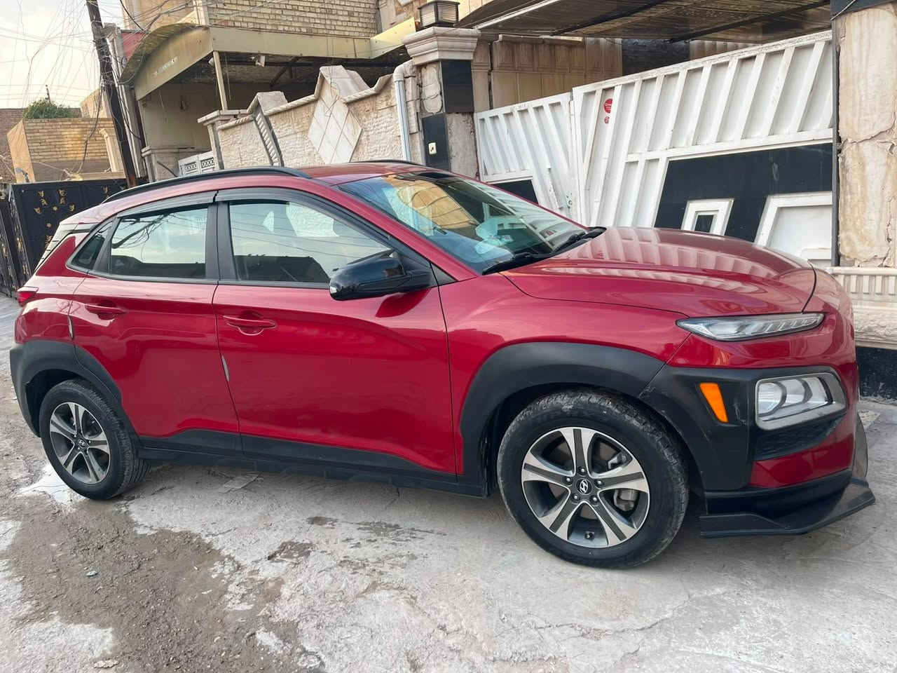للبيع هونداي كونا 2020 🚘
سيارة نظيفة جداً ومميزة، مناسبة للاستخدام اليومي والعائلي، وبحالة ممتازة من الداخل والخارج.

🔹 الموديل: 2020
🔹 المحرك: 2000 CC (دوش)
🔹 الممشى: 55 ألف كم فقط
🔹 الرقم: بغداد - تحويل مباشر
🔹 كفالة محرك وكير
📌 ملاحظة مهمة:
السيارة حادثها كان بسيط جداً، والقطع المتضررة فقط:
✅ الجاملغ الأيمن
✅ البانيد
وتم تبديلها بقطع كورية أصلية، مع توفر صور الحادث والسونار داخل الصور.

✨ السيارة جديدة جداً جاهز وما تحتاج أي مصروف.
💰 السعر: 137 ورقة
ويوجد مجال بسيط للمشتري 
📍 موقع السيارة: السيدية
📞 للاستفسار والمعاينة:
***********
