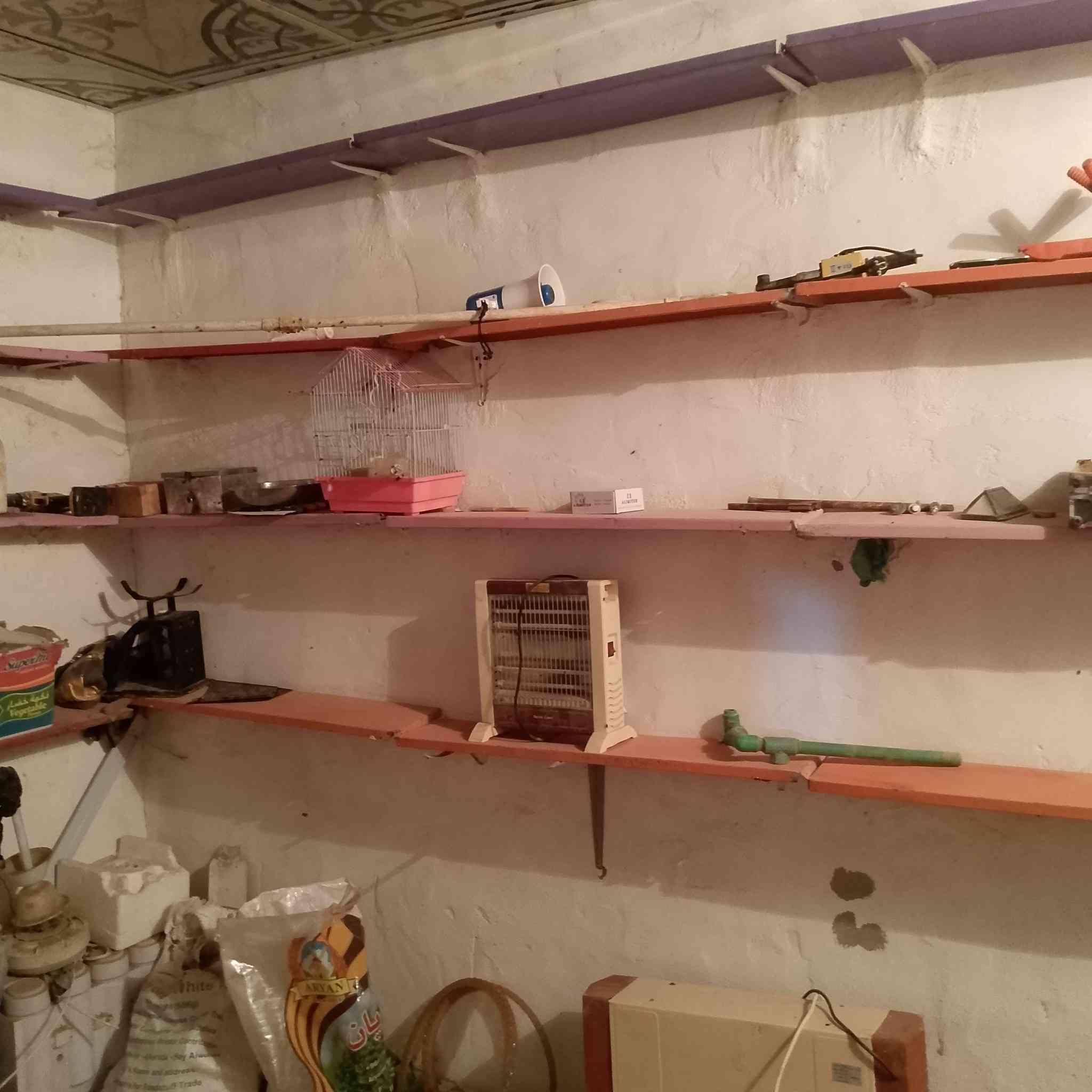 سلام عليكم رفوف لل بيع ل عداد 24 رف مكان شطره ***********
