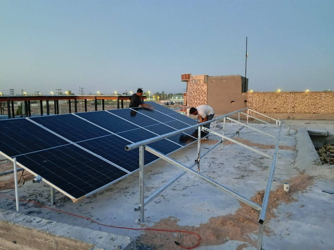 ☀️ تنصيب جديد ضمن أعمالنا المستمرة
تم بحمد الله إنجاز وتنصيب منظومة طاقة شمسية متكاملة لأحد الأخوه الإستاذ المحترم عبد العظيم محافظة الديوانيه📍
منظومة مصممة لتقديم أداء مستقر نهاراً وليلاً ⚡
 واعتمادية عالية:
• قدرة تشغيل نهارية: 32
• قدرة تشغيل ليلية 20
٠ أمبير 
🔧 تفاصيل المنظومة:
🔋 بطارية ليثيوم
سعة 10  كيلو عدد ٢
(أداء مستقر – عمر افتراضي طويل – ضمان 5 سنوات)
☀️ ألواح شمسية
عدد,,16,,ألواح LONGi أصلية
قدره 650واط للوح الواحد 
(كفاءة عالية + ضمان 12 سنة)
🔄 إنفرتر 10 كيلو 
منظم كهربائي ماركة الأصلي
🛡️ أنظمة الحماية
حمايات كاملة للأحمال + مانع صواعق + تنظيم وتوزيع أمبيرية مدروس
👷‍♂️ تم التنفيذ والإشراف من قبل
المهندس قحطان ماجد السعيدي
وفق أعلى معايير السلامة والدقة الفنية
📍 موقعنا:
الديوانية – قضاء سومر
🏢 محلات المهندس قحطان ماجد السعيدي
📞 للاستفسار والحجز:
***********
***********
✨ ثقة الزبائن هي رأس مالنا… والطاقة النظيفة اختصاصن
