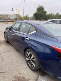 تأجير سيارات • اربيل شارع ١٠٠ • كاديلاك